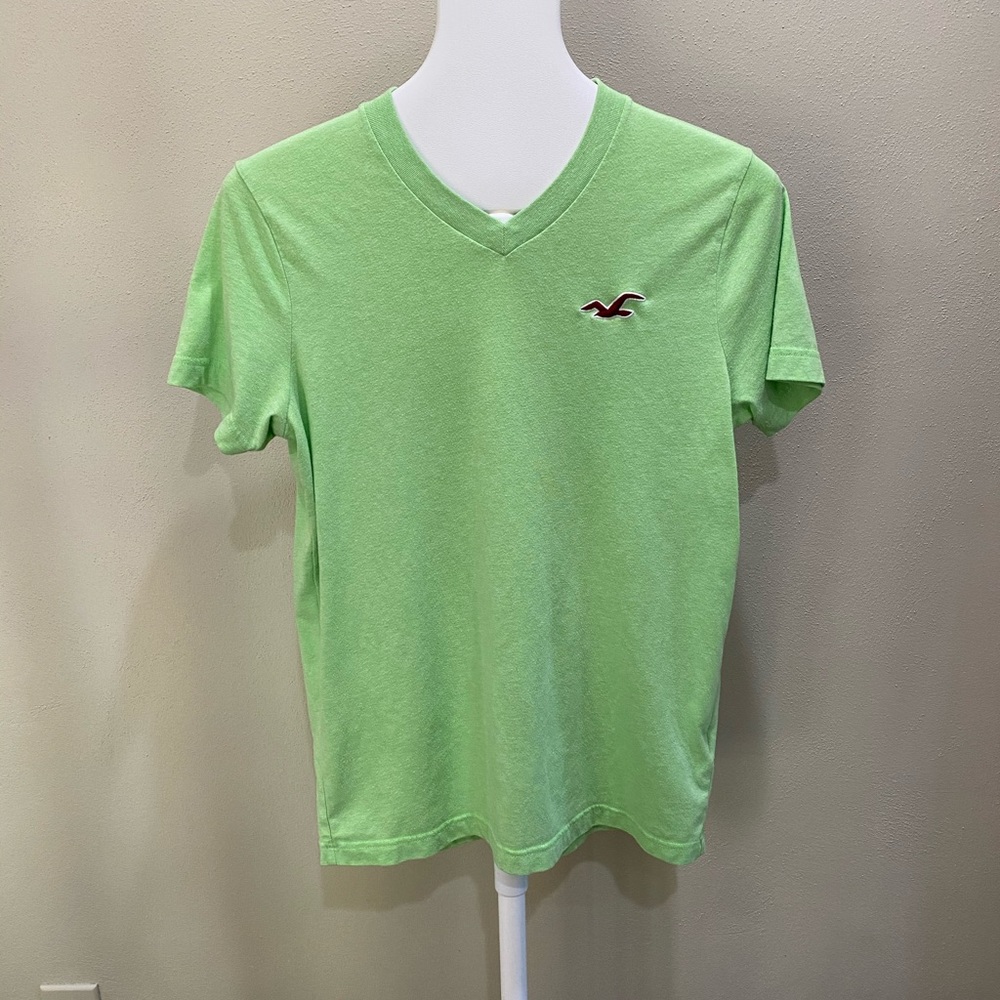 Men’s Hollister v-neck t-shirt